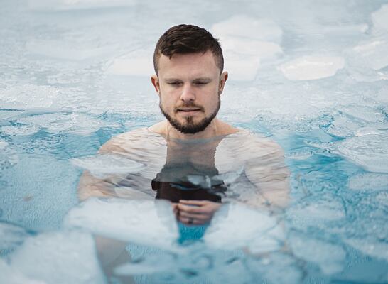 Podcast NAVŽDY MLADÍ #4: Libor Mattuš mluví o dechu a chladu jako nástroji dlouhověkosti