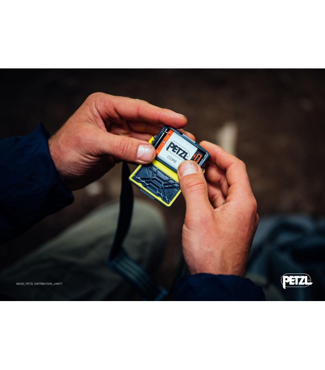 PETZL TIKKA CORE fejlámpa