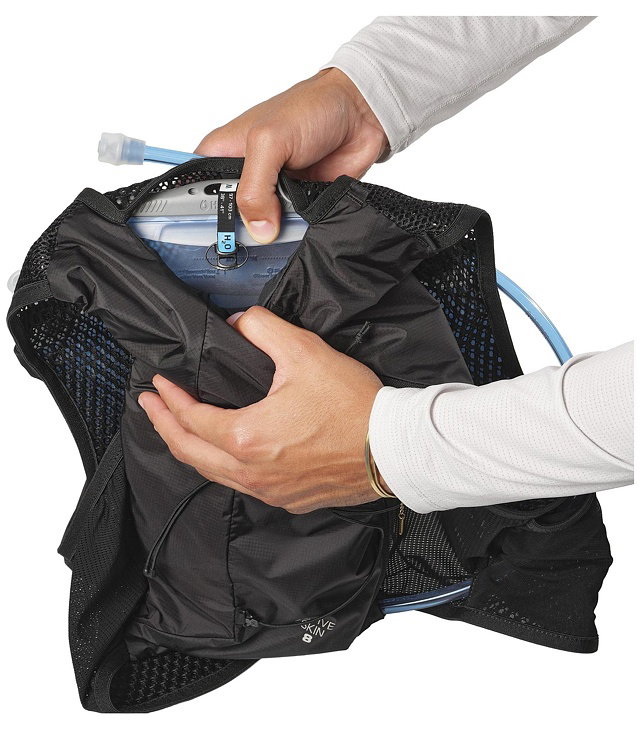 Běžecká vesta SALOMON ACTIVE SKIN 8 SET Uni